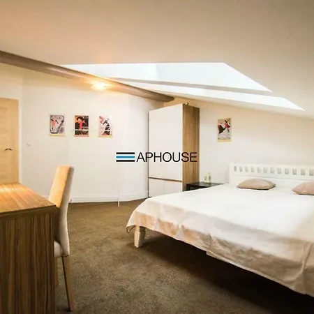 Bright And Spacious Apartman