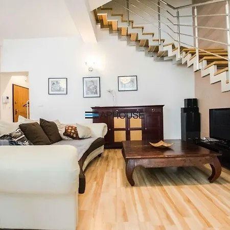 Bright And Spacious *